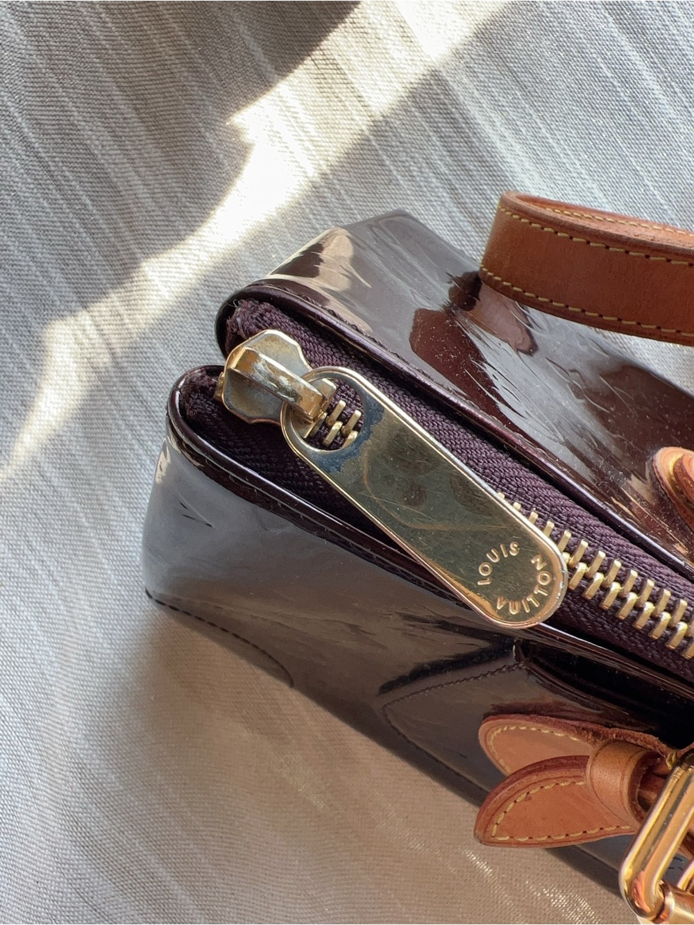 LOUIS VUITTON AMARANTE VERNIS ROSEWOOD AVENUE BAG - Picture 6 of 12